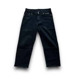 Sweet Big skate jeans - Skate jeans. Avklippta längst ner.