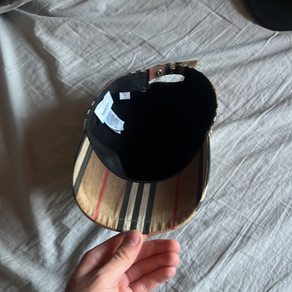 Säljer en burberry keps väldigt bra skick  - 90