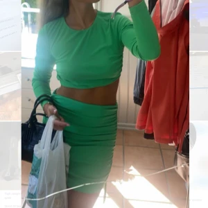 SETT ZARA - Kjol och matchande topp från zara. Fint skick!  M i både topp och kjol