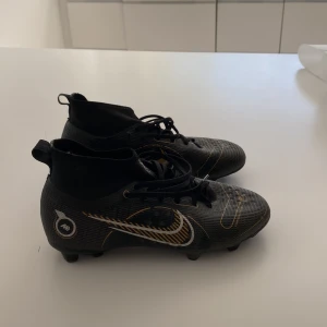 Nike mercurial fotbolsskor  - Bra skick endast använda några gånger. Nypris: 1600. Pris kan diskuteras 