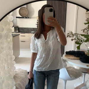 Vit blus - En super snygg tunn vit blus🤍⚡️