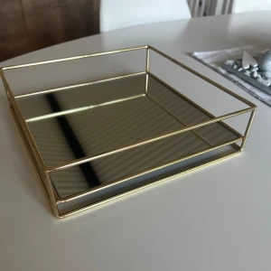 Spegel bricka - Nästan helt oanvänd.