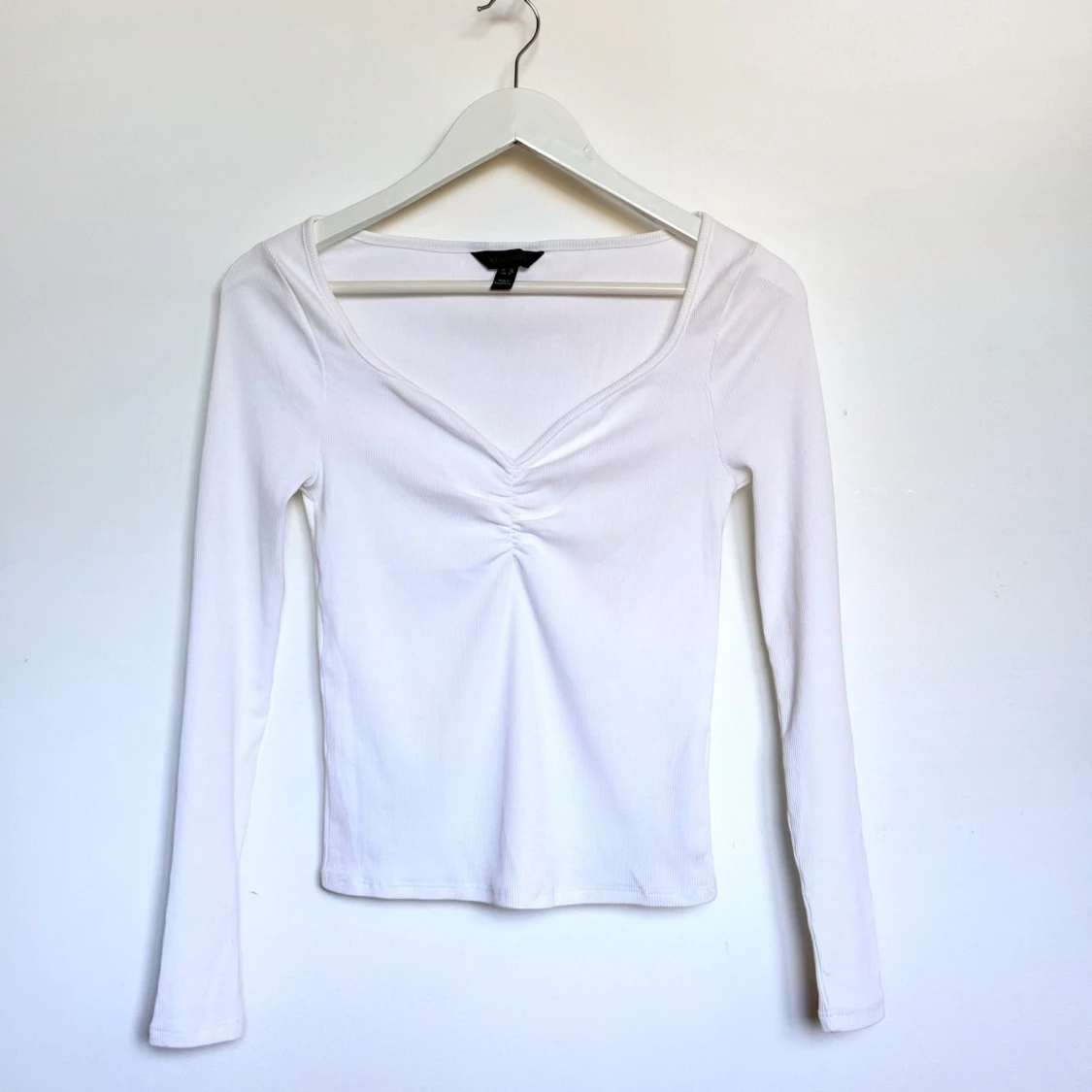 Vit ribbad topp