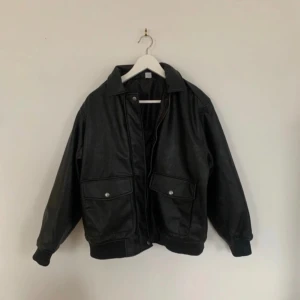 Bomberjacka - Bomberjacka från H&M i storlek S Oanvänd, dock ingen lapp kvar 