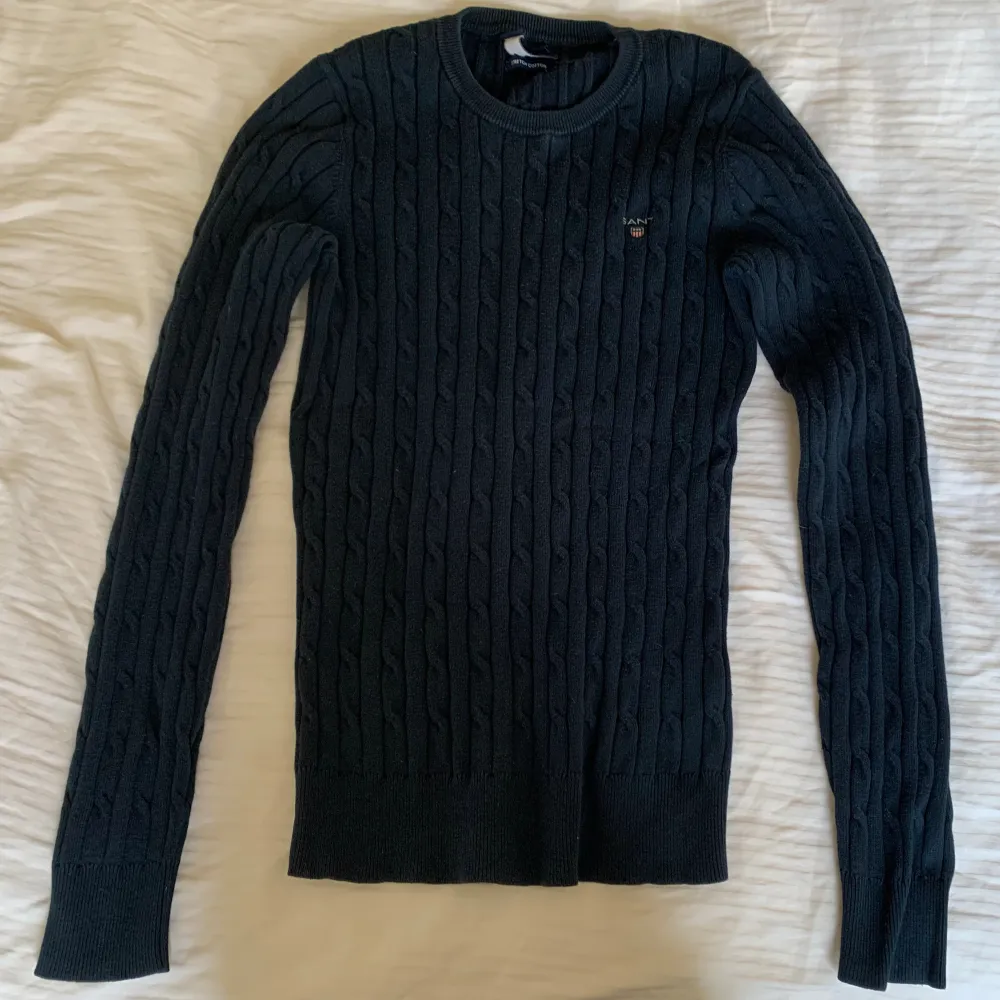 Fin gant tröja liknande den trendiga ralph lauren🥰 Jättefin i bra skick! Säljer endast vid bra pris❤️. Tröjor & Koftor.