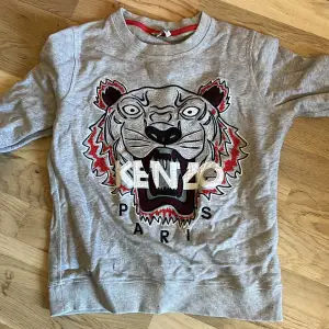 Super fin tröja ifrån Kenzo, inga defekter som i nyskick. 