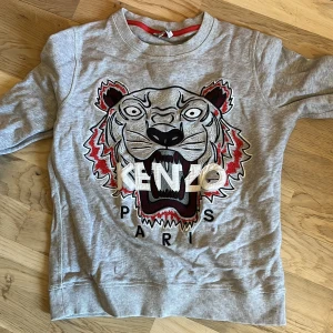 Kenzo tröja  - Super fin tröja ifrån Kenzo, inga defekter som i nyskick. 