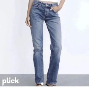 Midwaist straight jeans - Säljer dessa midwaist straight jeans från Zara i storlek 36💖