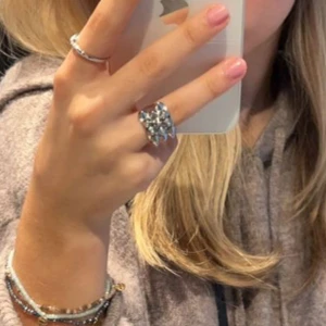 Edblad ring - Säljer min bara testade ring ifrån Edblad. Ringen köptes för några månader sedan för 400kr.  Skriv för mer bilder💗🪩✨⭐️🤩