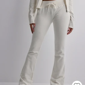 Nelly byxor  - Byxa från Nelly i storlek XS, knappt använda  och i nyskick! pris på hemsida 349kr Byxorna är långa på mig och jag är 167cm