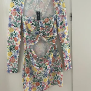 Nelly klänning  - Ny!