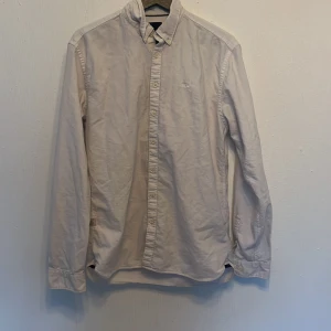Skjorta från lindbergh - Skjorta från lindbergh ny pris 1000kr  Säljer då den blivit för liten