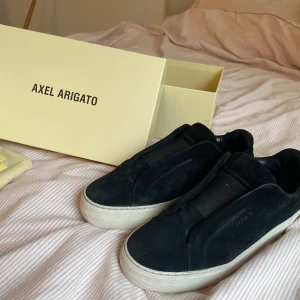 Arigatoskor - Säljer mina artigare skor. Dom är i väldigt fint skick. Pris kan diskuteras ❤️❤️