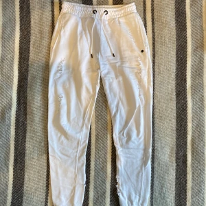 Criminal Damage joggers - Distressed joggers från Criminal Damage. I princip nyskick.