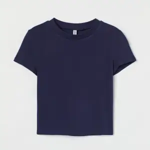 Croppad marinblå tshirt från H&M 