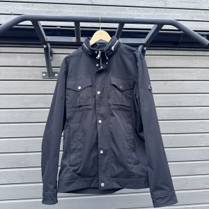 J.Lindeberg Jacka - J.Lindeberg Jacka Storlek Large Färg Svart Väldigt bra skick