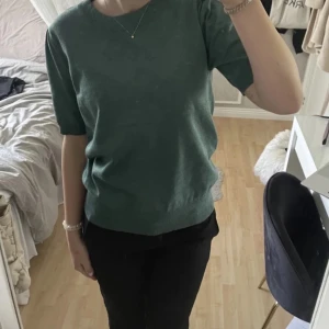 Stickad t-shirt - Jätte fin stickad tröja! Knappt använd 💕