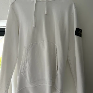 Stone Island hoodie - I bra skick, storlek M