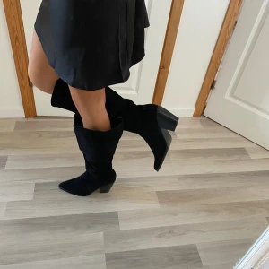 Svarta boots - Helt nya stövlar. Säljer för de är för stora. 💞