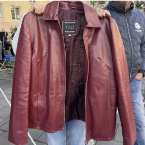 Exit läderjacka - Äkta läderjacka från Exit. Köpt på Plick. För referensens så är jag 1.65:)