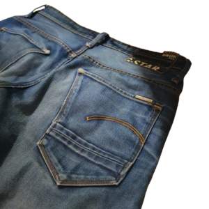 Gstar jeans i storlek 33/32 väldigt bra skick. pris kan diskuteras vid snabb afär 