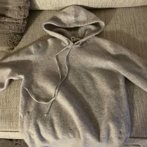 Soft goat - Hej! Säljer min soft goat 100% cashmere tröja i storlek L men krympt i tvätten och sitter som XXS 