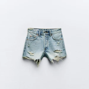 Jeans shorts - Supersnygga jeansshorts från Zara, använda 1 gång 