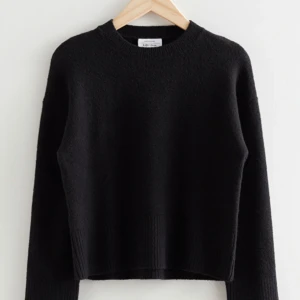 Svart stickad tröja  - Inga defekter!