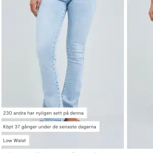 nya low bootcut jeans från bikbok orginalpris 700kr töjbara