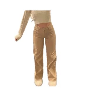 Monki beigea jeans - Beigea jeans från monki i yoko modellen! Går att vika ner kanten som i bild 2 för en lowwaist effekt. Skriv vid intresse 💓💓