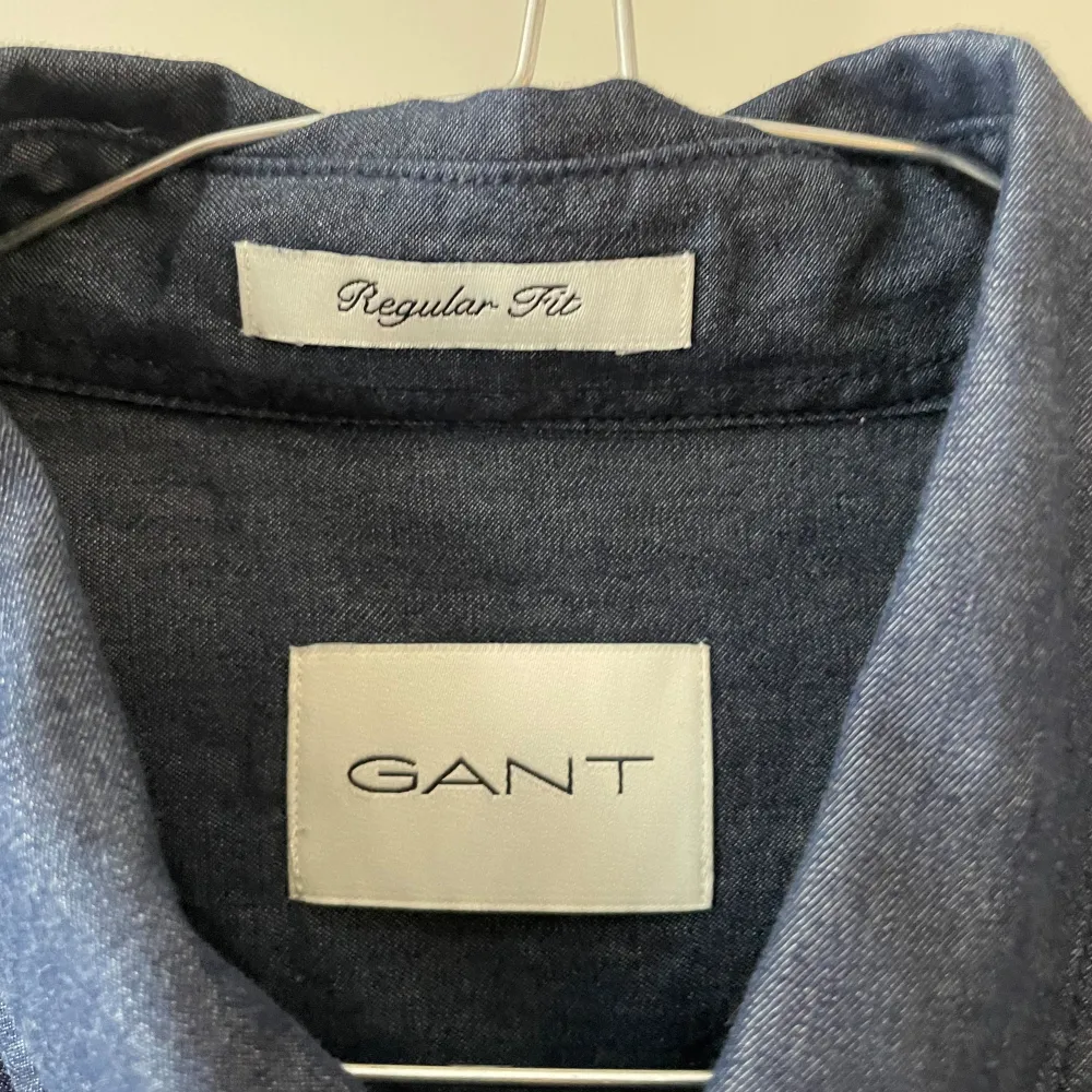 Regular fit Gant skjorta, knappt använd.. Skjortor.