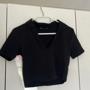 Svart croptop - Zara croptop oanvänd😃😃