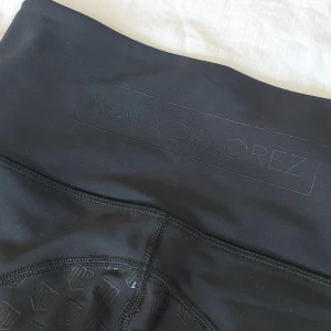Maya Delorez ridbyxor  - Svarta ridbyxor från Maya Delorez i nyskick. Säljer för att jag inte rider längre. Modellen heter Function Breeches🩷Nypris 800. (Säljer likadana fast i XXS och marinblå också)