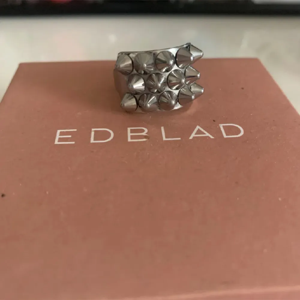 Super fin ring från Edblad!💕. Accessoarer.