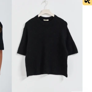 Stickad tröja - Säljer denna stickade t-shirt från ginatricot då den inte kommer till användning💕använd endast två gånger. Den är även helt slutsåld