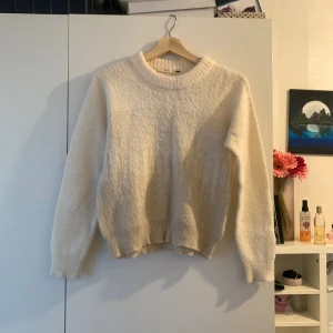 vit stickad tröja - Storlek S