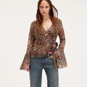 Leopard topp - Leopardtopp som är använd en gång så jättebra skick!