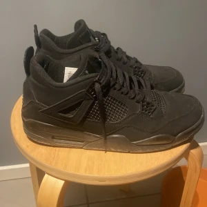 Jordan 4 black cat - Använda en del, tvättar dom innan jag skickar ut dom. 