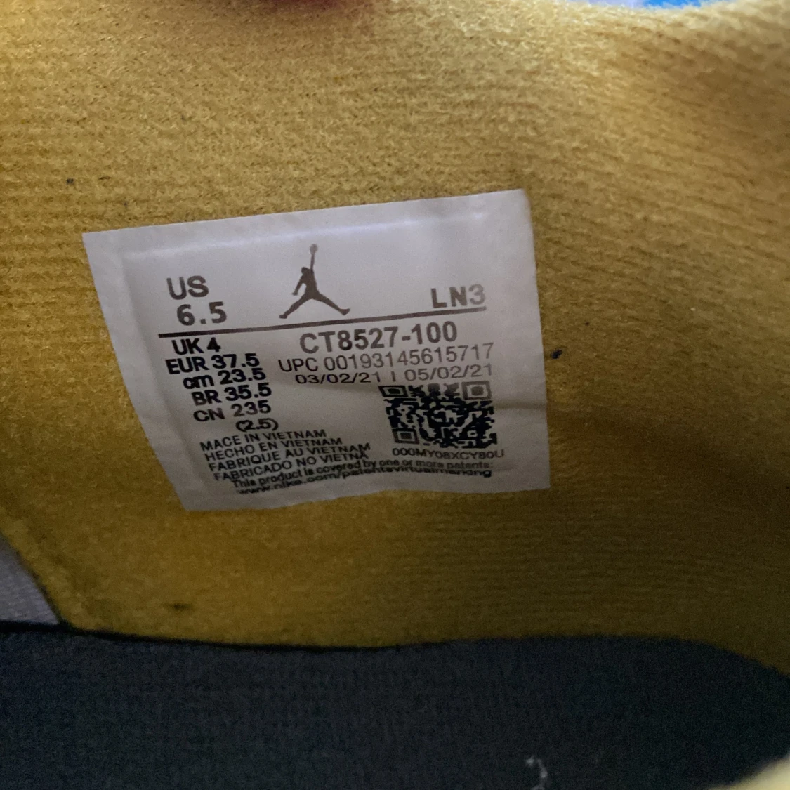 Jordan 4 yellow lightning - 92