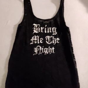 Gammalt linne - Fint men lite slitet och vet inte vilket märke