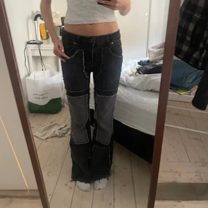 Super coola bootcut jenas  - Säljer dessa super coola jeans från BDG! 🥰