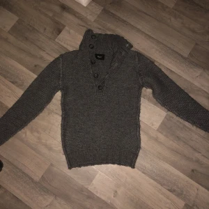 Dolce gabbana Ull tröja  - Bra skick grå Dolce Gabana ull tröja pris kan diskuteras 