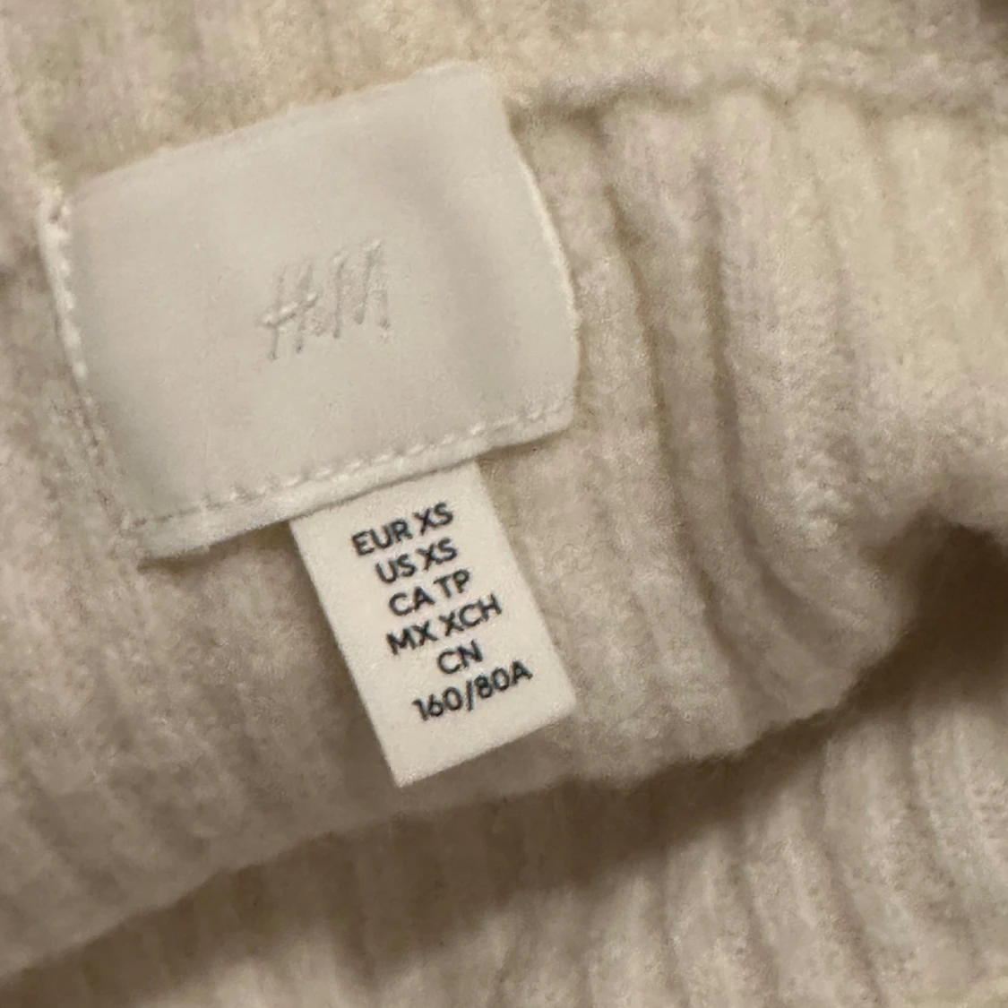 off shoulder stickad  - 90