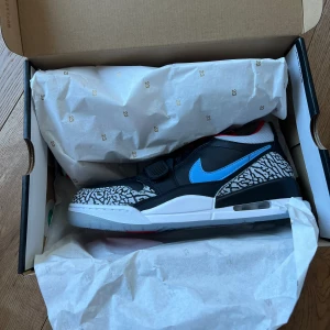 Air jordan svart - Helt oanvända.