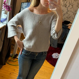 Tröja med trekvartsärm - Beige/grå tröja med trekvartsärm, superbra skick.