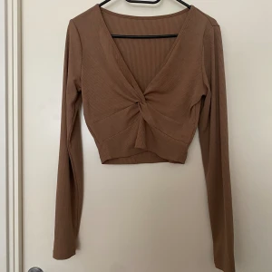 Topp - En brun topp från SHEIN i storlek M
