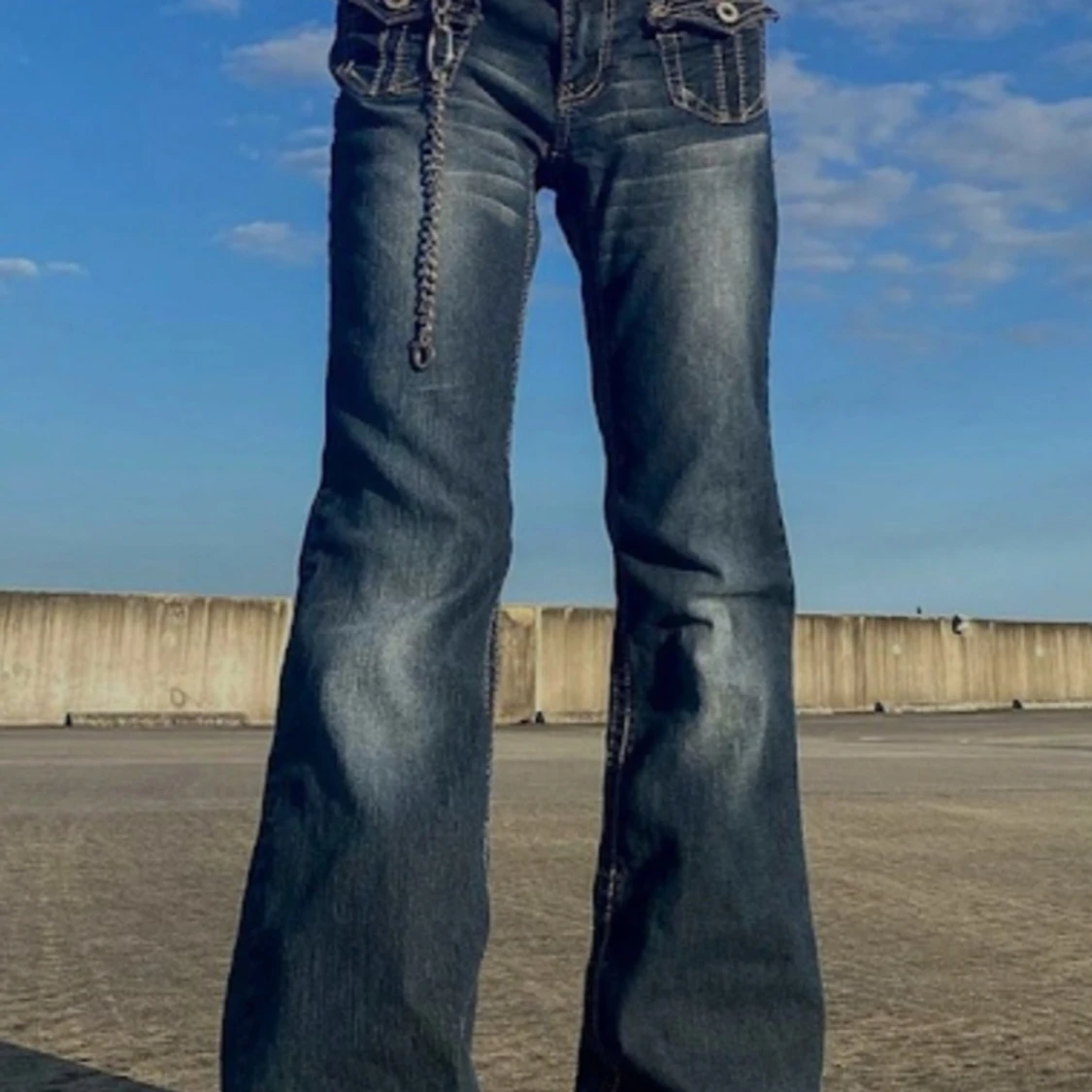 Trendiga flared jeans från Emmiol💎🦋