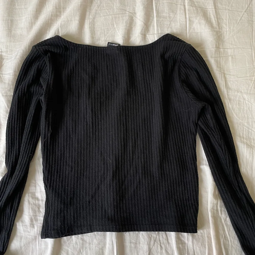 En svart jätteskön tröja, ribbad, använd några gånger men inga defekter, S-M:). Tröjor & Koftor.