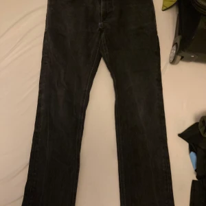 Nudie jeans - S passar M, Köpta för 1800, Slim fit jeans från nudie bra skick sällan använda och mycket laidback grisch