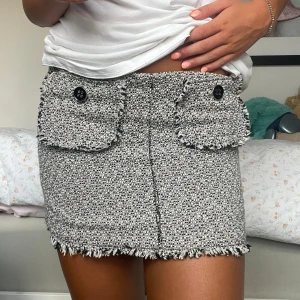 Kjol!  - Snygg kjol med små fickor i fram!!